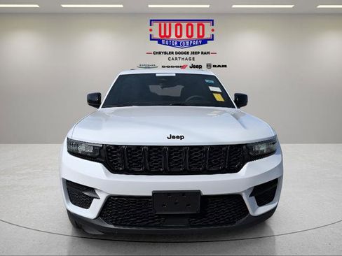 Used 2024 Jeep Grand Cherokee Altitude AWD/4WD image 8