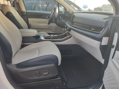 Certified 2025 Kia Carnival EX FWD image 22
