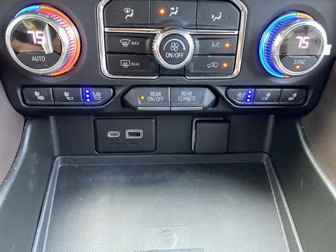 Used 2022 GMC Yukon SLT w/ SLT Luxury Package image 26