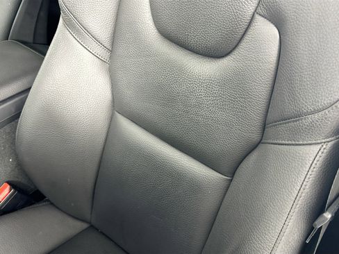 Used 2022 Volvo XC60 B5 Momentum w/ Protection Package Premier image 19