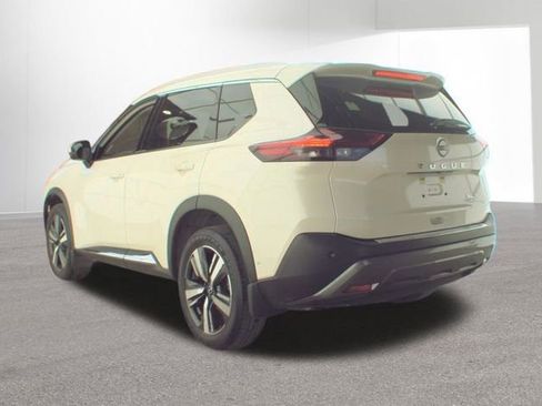 Used 2023 Nissan Rogue SL w/ SL Premium Package image 3