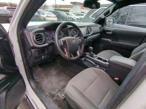 Used 2019 Toyota Tacoma TRD Off-Road w/ Technology Package image 8