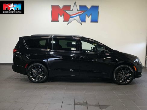 New 2026 Chrysler Pacifica Limited image 1