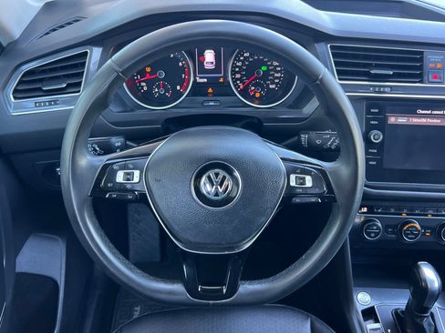 Used 2020 Volkswagen Tiguan SE w/ Panoramic Sunroof Package FWD image 17