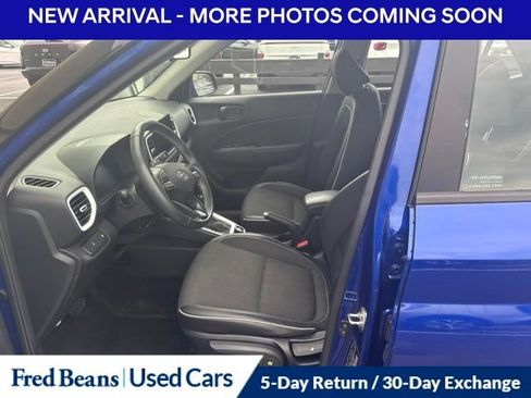 Used 2024 Hyundai Venue Limited FWD image 12