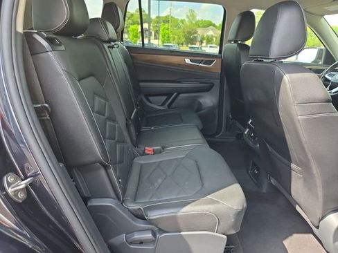 Used 2025 Volkswagen Atlas SE FWD image 14