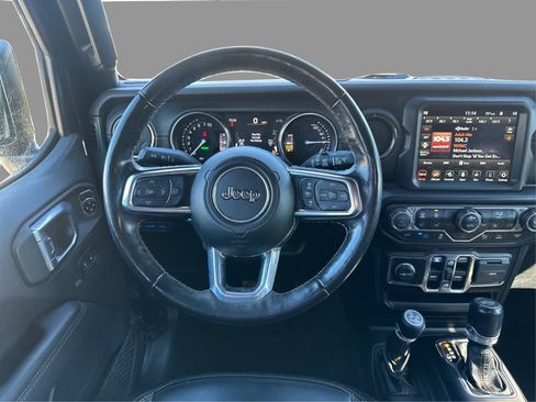 Used 2022 Jeep Wrangler Unlimited Sahara AWD/4WD image 38
