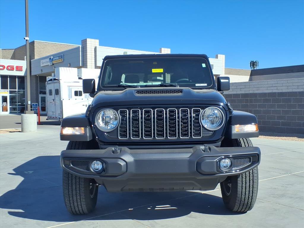 Used 2025 Jeep Gladiator Sport AWD/4WD image 2