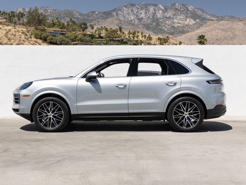Certified 2025 Porsche Cayenne AWD/4WD image 2