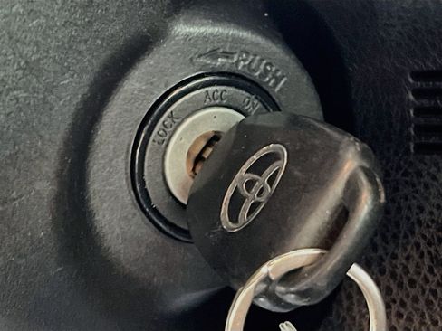 Used 2018 Toyota Corolla SE FWD image 23