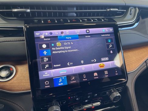 New 2025 Jeep Grand Cherokee Summit image 8