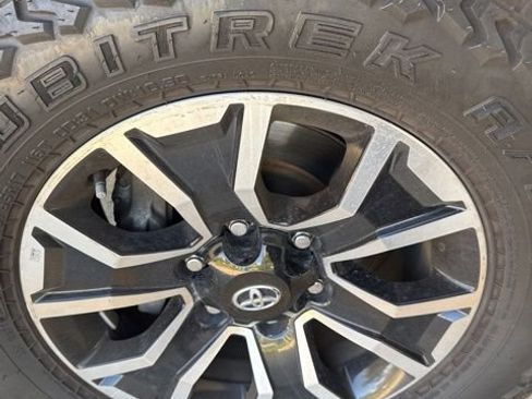 Used 2022 Toyota Tacoma TRD Sport image 14