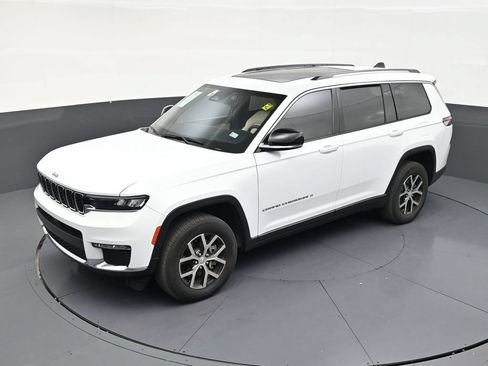 Used 2023 Jeep Grand Cherokee L Limited AWD/4WD image 12