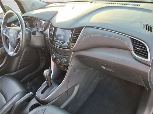 Used 2021 Chevrolet Trax LT w/ Premium Seat Package AWD/4WD image 18