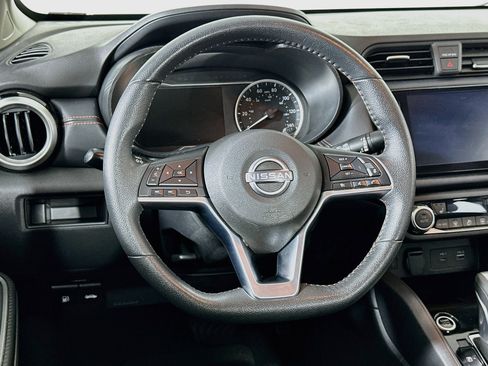 Used 2025 Nissan Versa SR FWD image 17