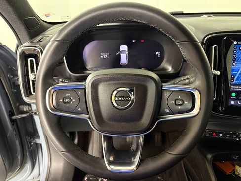 Used 2023 Volvo XC40 Recharge Core AWD/4WD image 19