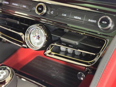 New 2025 Bentley Flying Spur Plug-In Hybrid image 26