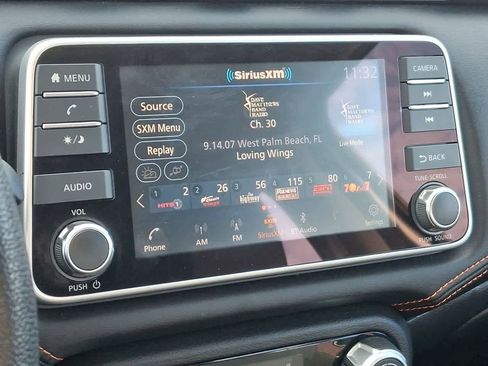 Used 2022 Nissan Versa SR image 20