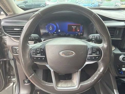 Used 2020 Ford Explorer Platinum w/ Premium Technology Package AWD/4WD image 16