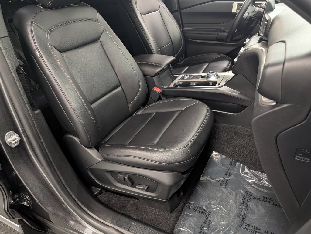 Certified 2020 Ford Explorer XLT w/ Equipment Group 202A AWD/4WD image 30