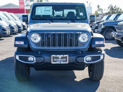 New 2026 Jeep Gladiator Sport image 2