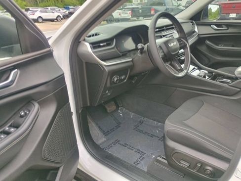 Used 2023 Jeep Grand Cherokee Laredo w/ Luxury Tech Group I AWD/4WD image 24