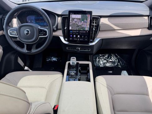 Certified 2025 Volvo XC90 B6 Plus AWD/4WD image 6