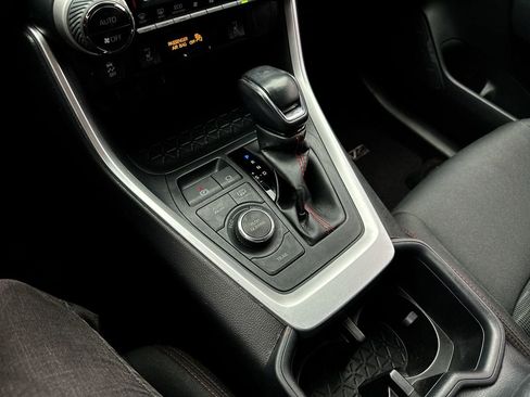 Used 2022 Toyota RAV4 SE image 19