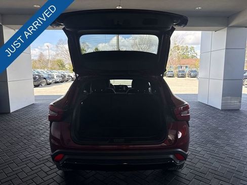 Used 2025 Chevrolet Trax RS w/ Sunroof Package image 24