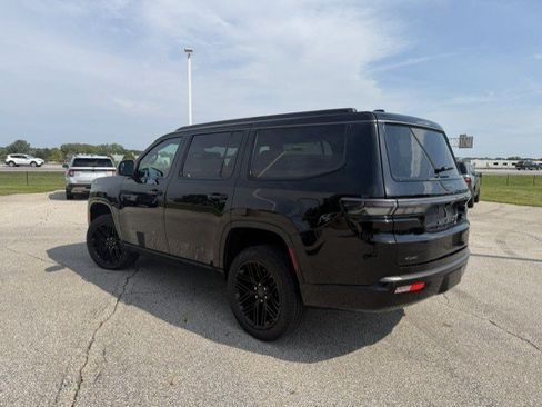 Used 2026 Jeep Grand Wagoneer Limited AWD/4WD image 14