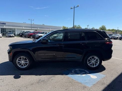 Used 2023 Jeep Grand Cherokee Laredo w/ Luxury Tech Group I AWD/4WD image 19
