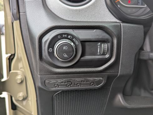 Certified 2025 Jeep Gladiator Sport image 16