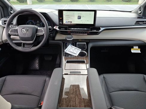 New 2026 Toyota Sienna Limited image 11