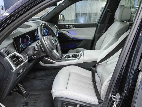 Certified 2023 BMW X7 xDrive40i w/ M Sport Package image 19