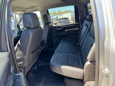 Used 2024 Chevrolet Silverado 2500 LTZ w/ LTZ Convenience Package AWD/4WD image 12
