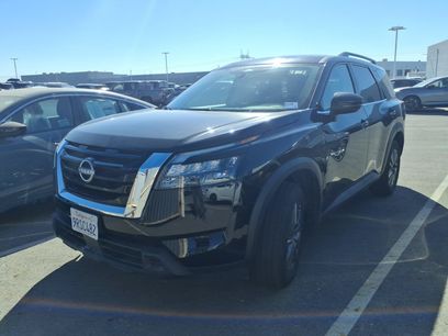 Certified 2025 Nissan Pathfinder SV