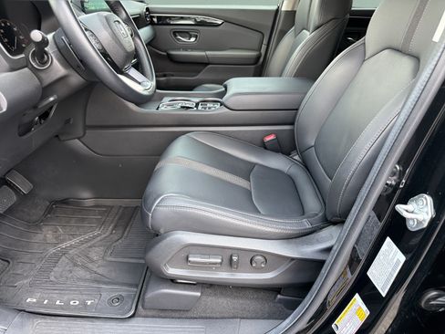 Used 2025 Honda Pilot Touring image 24