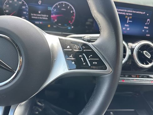 Used 2025 Mercedes-Benz GLA 250 image 16