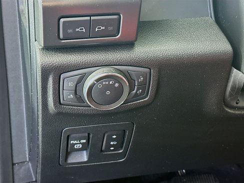 Used 2020 Ford F150 Lariat w/ Equipment Group 502A Luxury AWD/4WD image 17