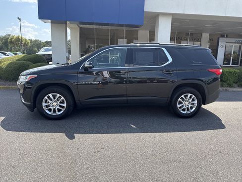 Used 2019 Chevrolet Traverse LT FWD image 2