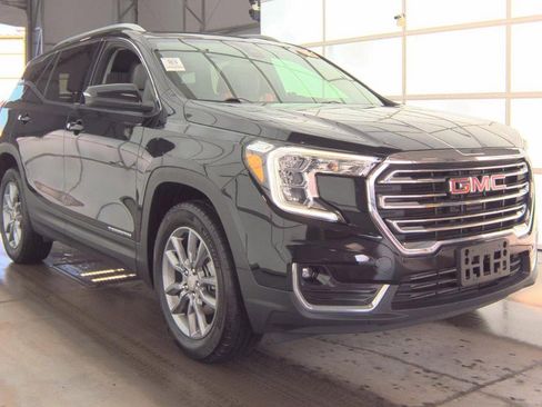 Certified 2024 GMC Terrain SLT w/ Infotainment Package II image 3