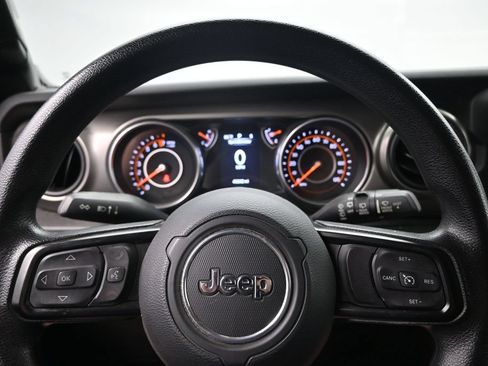 Used 2018 Jeep Wrangler Unlimited Sport AWD/4WD image 13