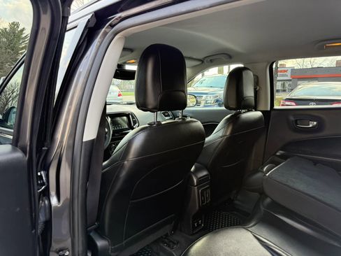 Used 2019 Jeep Compass Latitude FWD image 13