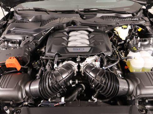 Used 2025 Ford Mustang GT Premium image 18