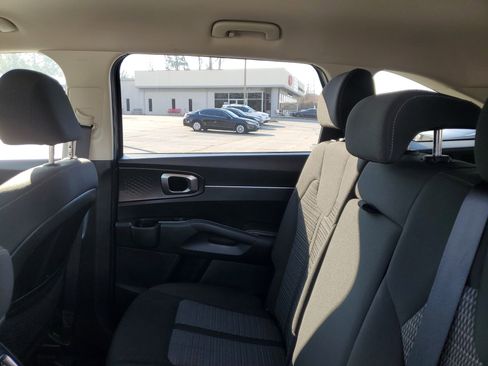 Used 2023 Kia Sorento LX image 10