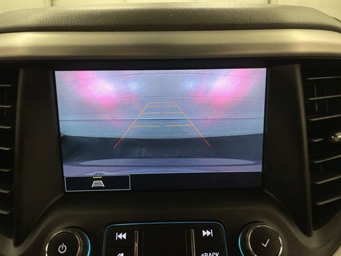 Used 2023 GMC Acadia SLT w/ Preferred Package FWD image 9