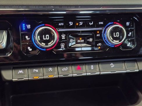 Used 2024 GMC Sierra 1500 AT4 w/ Technology Package AWD/4WD image 14