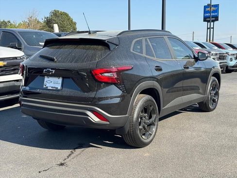 New 2026 Chevrolet Trax LT w/ Driver Confidence Package FWD image 3