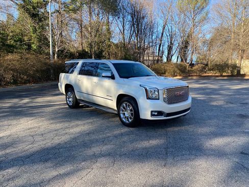 Used 2015 GMC Yukon XL Denali w/ Touring Package image 3