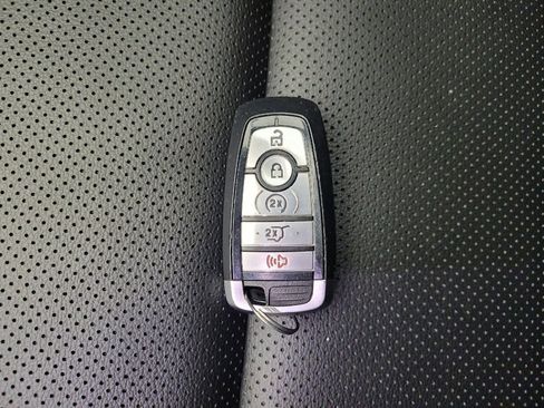 Used 2022 Ford Escape SEL w/ Technology Package FWD image 32